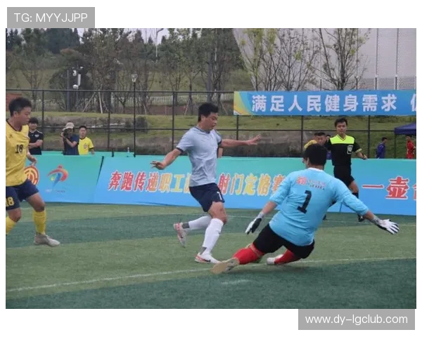 围绕李欣足球集锦展现技术魅力与赛场高光瞬间全方位回顾精彩表现